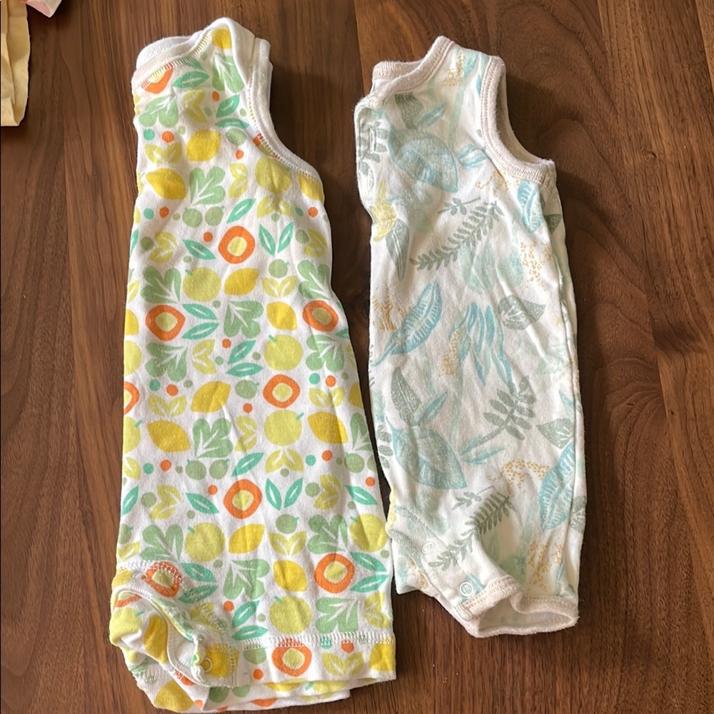 Two gap old navy gender neutral outfits 0-3-6 months